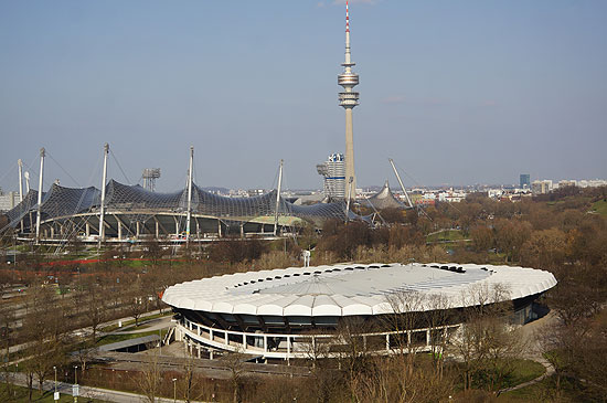 Noch steht es: das Olympia-Radstadion am 08.04.2015 - doch der Abbruch steht bevor (©Foto. Martin Schmitz)